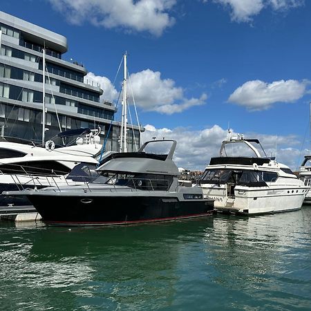 Yacht "X" - 44 Foot Modern Yacht On 5 Star Ocean Village Marina - Minutes Away From City Centre And Cruise Terminals, Free Parking ,Spa Package Available! Southampton Bagian luar foto