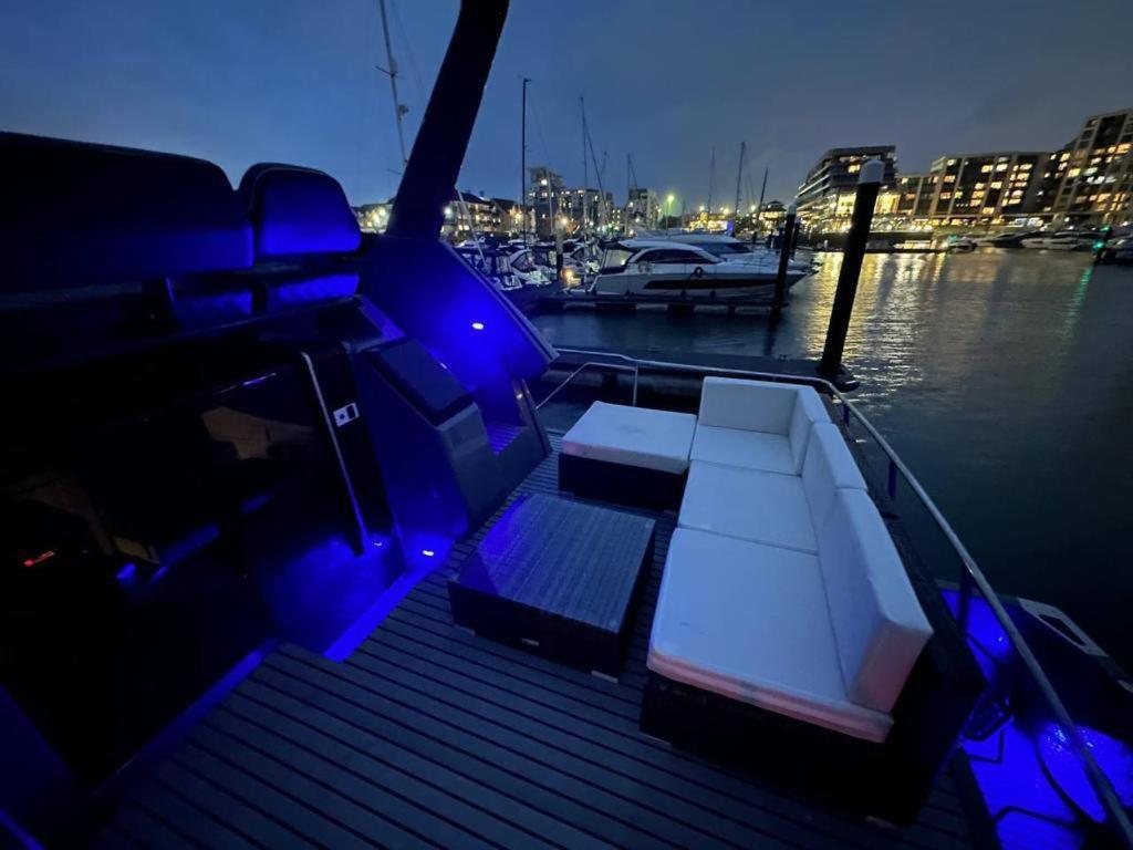 Yacht "X" - 44 Foot Modern Yacht On 5 Star Ocean Village Marina - Minutes Away From City Centre And Cruise Terminals, Free Parking ,Spa Package Available! Southampton Bagian luar foto