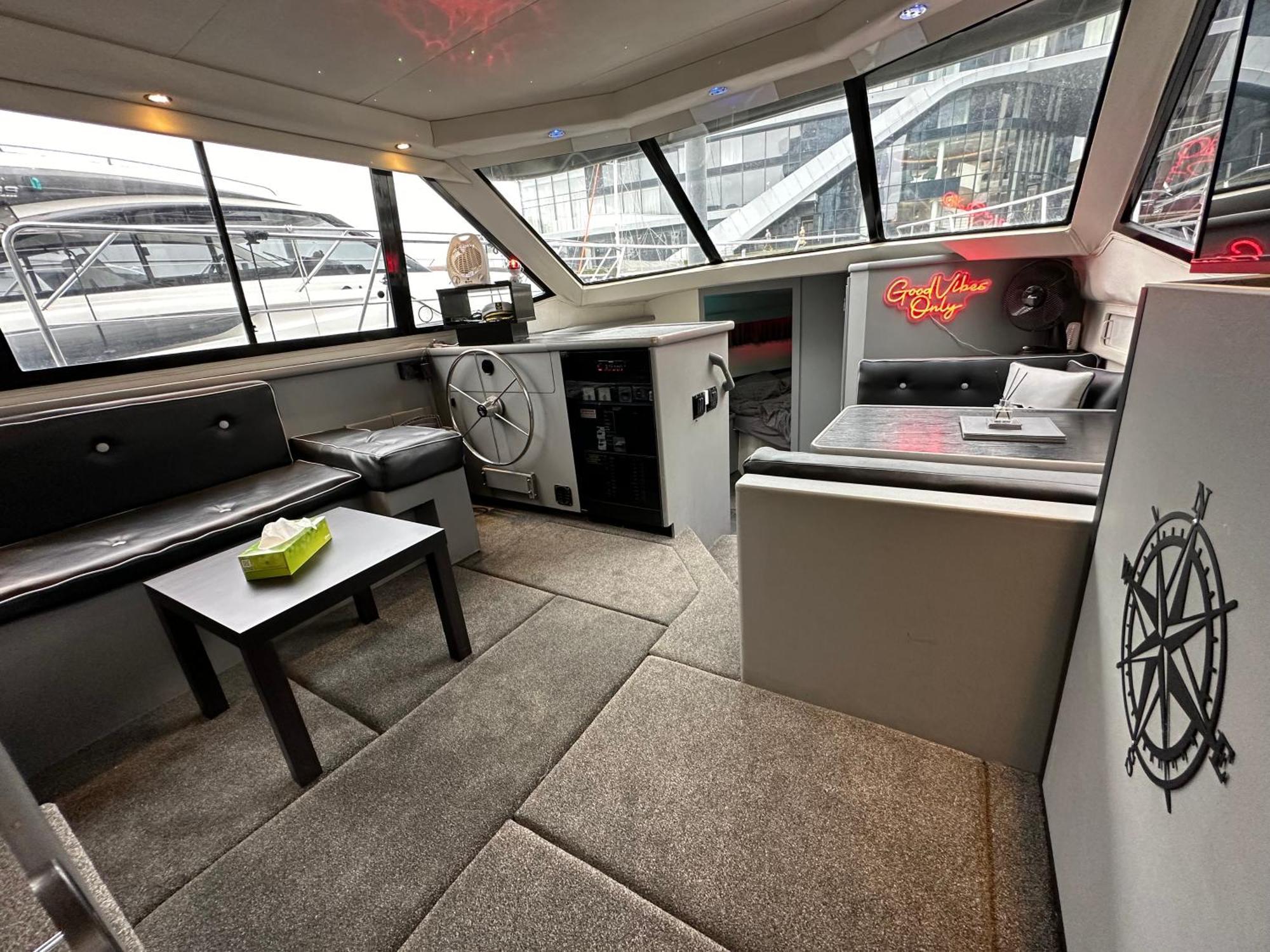 Yacht "X" - 44 Foot Modern Yacht On 5 Star Ocean Village Marina - Minutes Away From City Centre And Cruise Terminals, Free Parking ,Spa Package Available! Southampton Bagian luar foto