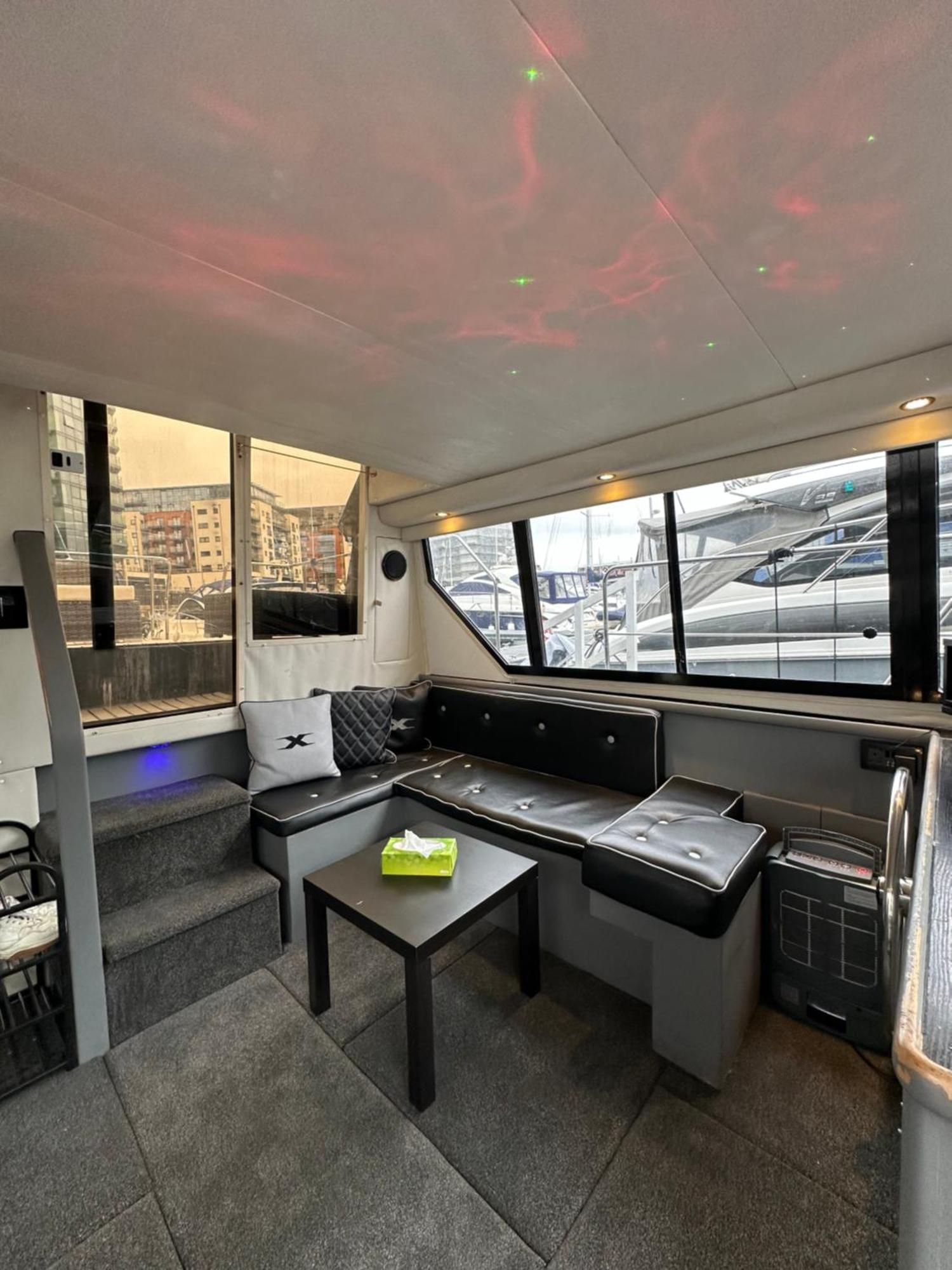 Yacht "X" - 44 Foot Modern Yacht On 5 Star Ocean Village Marina - Minutes Away From City Centre And Cruise Terminals, Free Parking ,Spa Package Available! Southampton Bagian luar foto