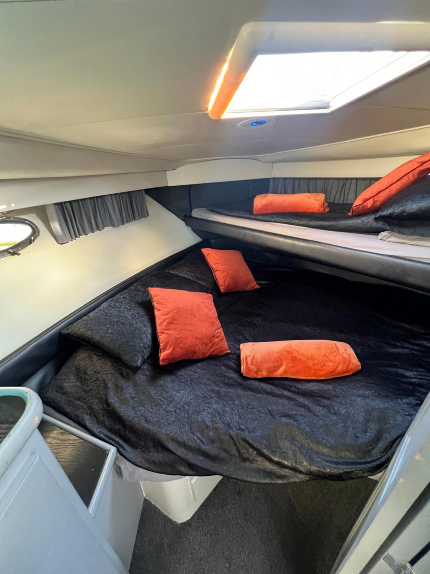 Yacht "X" - 44 Foot Modern Yacht On 5 Star Ocean Village Marina - Minutes Away From City Centre And Cruise Terminals, Free Parking ,Spa Package Available! Southampton Bagian luar foto