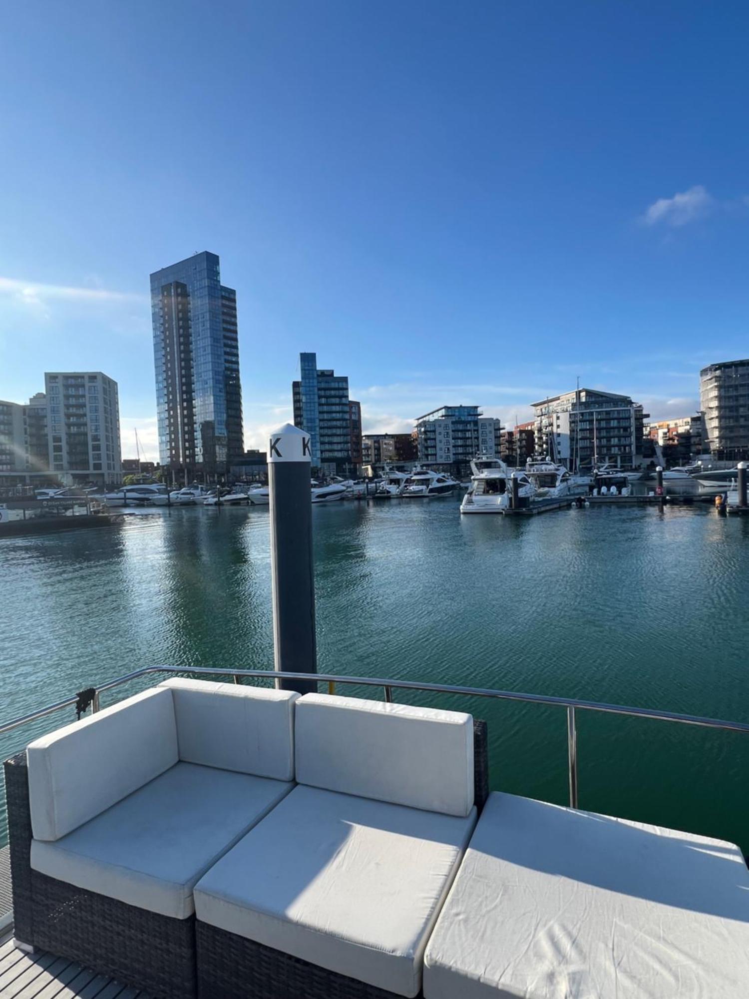 Yacht "X" - 44 Foot Modern Yacht On 5 Star Ocean Village Marina - Minutes Away From City Centre And Cruise Terminals, Free Parking ,Spa Package Available! Southampton Bagian luar foto